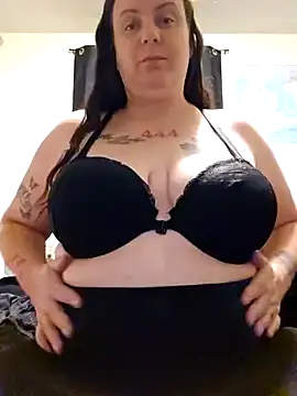 Snapshot of PeakabumPromo chatting on 12/29/24, 11:39 PeakabumPromo online show from 12/29/24, 11:39