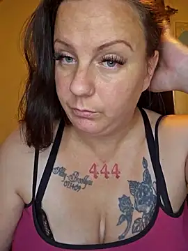 Snapshot of PeakabumPromo chatting on 10/15/25, 07:47 PeakabumPromo online show from 10/15/25, 07:47