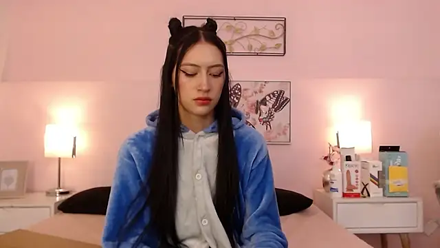 sara17  online show from 10/10/25, 04:22