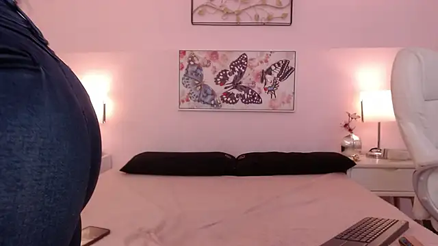 sara17  online show from 10/22/25, 04:13