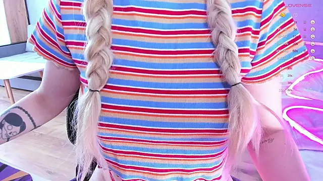 Snapshot of Amy_honey_angel chatting on 02/25/26, 11:20 Amy honey angel online show from 02/25/26, 11:20