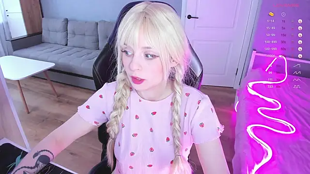 Snapshot of Amy_honey_angel chatting on 03/02/26, 11:17 Amy honey angel online show from 03/02/26, 11:17