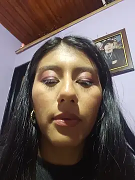 Snapshot of CarlaAlvez chatting on 03/24/26, 11:32 CarlaAlvez online show from 03/24/26, 11:32