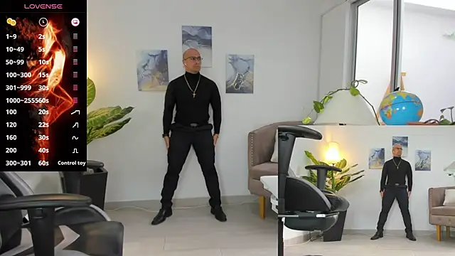 Snapshot of ryan_master_ chatting on 12/18/24, 01:34 ryan master online show from 12/18/24, 01:34