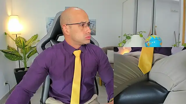 Snapshot of ryan_master_ chatting on 12/24/24, 01:17 ryan master online show from 12/24/24, 01:17