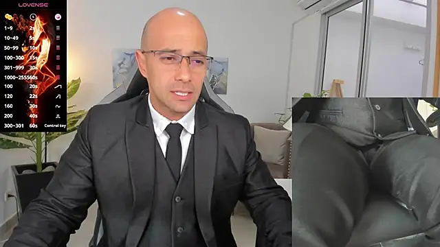 Snapshot of ryan_master_ chatting on 01/10/25, 12:15 ryan master online show from 01/10/25, 12:15