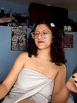 Snapshot of LoveElectra chatting on 01/04/25, 03:28 LoveElectra online show from 01/04/25, 03:28