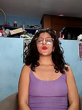 Snapshot of LoveElectra chatting on 01/09/25, 03:04 LoveElectra online show from 01/09/25, 03:04