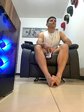 Snapshot of boss_of_cash chatting on 09/23/25, 04:43 boss of cash online show from 09/23/25, 04:43