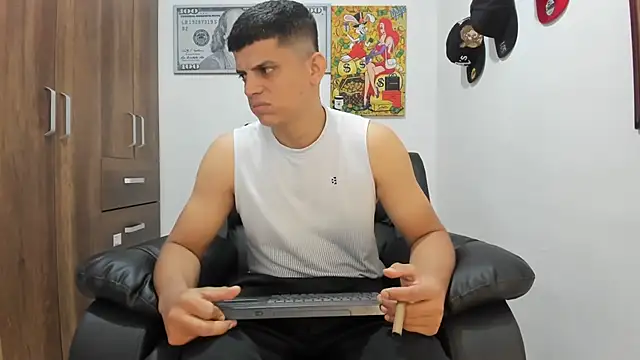 Snapshot of boss_of_cash chatting on 09/28/25, 03:39 boss of cash online show from 09/28/25, 03:39