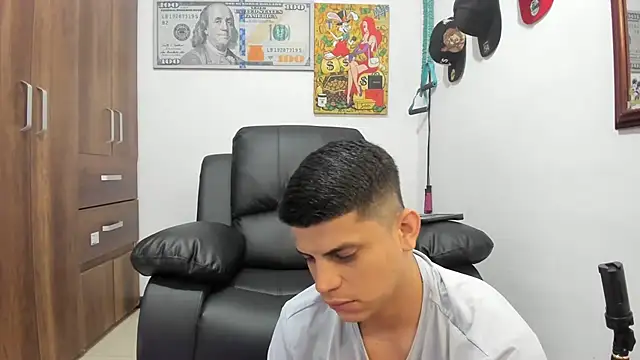 Snapshot of boss_of_cash chatting on 10/01/25, 02:01 boss of cash online show from 10/01/25, 02:01