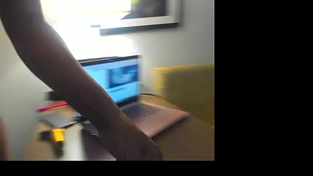 Snapshot of LuckiXCX chatting on 01/08/25, 08:27 LuckiXCX online show from 01/08/25, 08:27