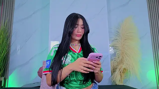 Chlooee   online show from 06/25/26, 02:11
