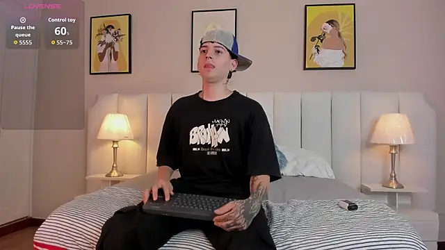 Snapshot of sett_and_gwen chatting on 02/26/26, 03:49 sett and gwen online show from 02/26/26, 03:49