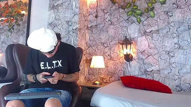 Snapshot of Samuel_Hilton chatting on 12/13/24, 10:19 Samuel Hilton online show from 12/13/24, 10:19