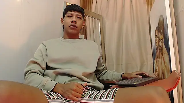 Snapshot of mr_stiven_ chatting on 09/20/25, 02:45 mr stiven  online show from 09/20/25, 02:45