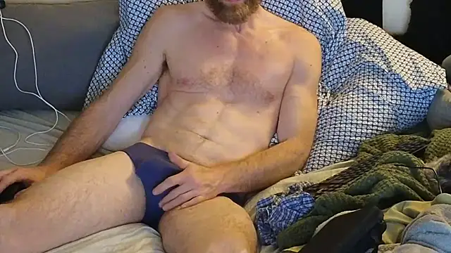 Snapshot of Twowellshapedheads chatting on 12/15/25, 06:28 Twowellshapedheads online show from 12/15/25, 06:28