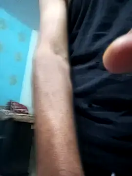 Snapshot of Smarterboytravel chatting on 12/12/24, 12:44 Smarterboytravel online show from 12/12/24, 12:44