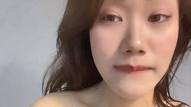 Snapshot of Bella-LL chatting on 02/28/25, 09:55 Bella-LL online show from 02/28/25, 09:55