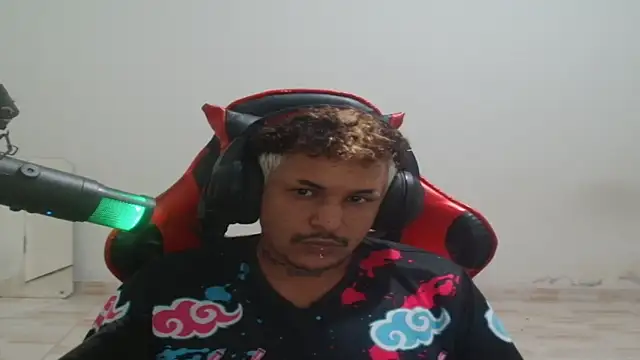 Snapshot of guivanetti chatting on 01/27/25, 02:42 guivanetti online show from 01/27/25, 02:42