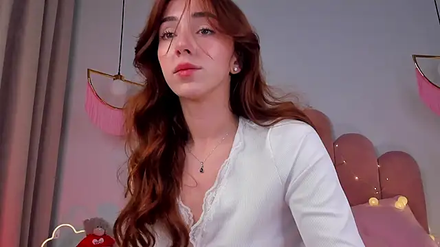 Snapshot of ElsaYoung chatting on 01/08/25, 11:52 ElsaYoung online show from 01/08/25, 11:52