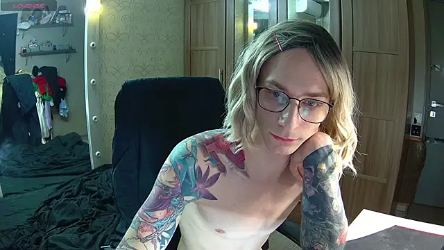 Julia dolls online show from 02/14/25, 06:29