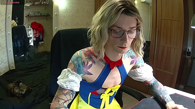 Julia dolls online show from 03/11/25, 05:13