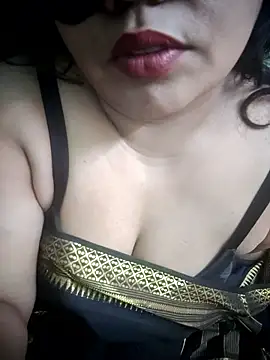 Snapshot of Oeshi chatting on 01/12/26, 09:03 Oeshi online show from 01/12/26, 09:03