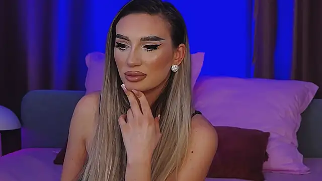 Snapshot of FelyJolie chatting on 02/21/25, 04:37 FelyJolie online show from 02/21/25, 04:37