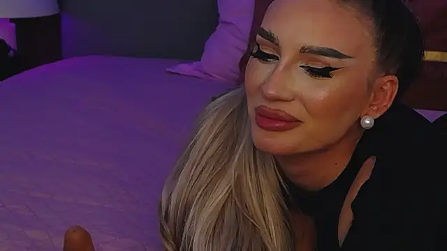 Snapshot of FelyJolie chatting on 02/23/25, 04:46 FelyJolie online show from 02/23/25, 04:46