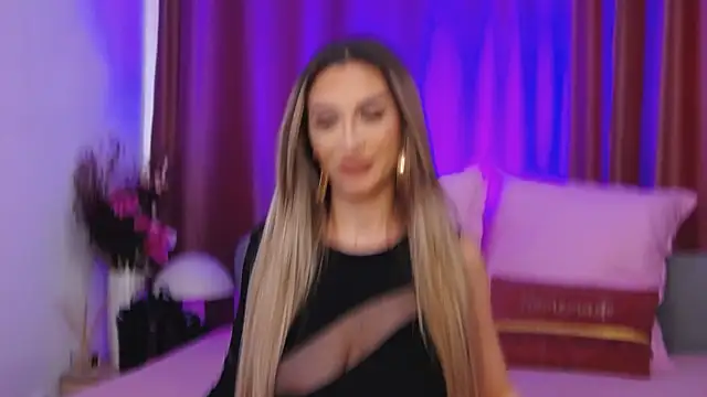 Snapshot of FelyJolie chatting on 03/03/25, 07:32 FelyJolie online show from 03/03/25, 07:32