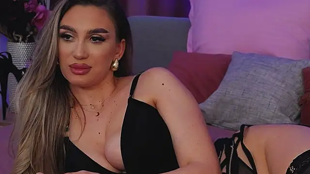 Snapshot of FelyJolie chatting on 03/11/25, 08:30 FelyJolie online show from 03/11/25, 08:30