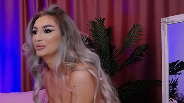 Snapshot of FelyJolie chatting on 03/20/25, 08:53 FelyJolie online show from 03/20/25, 08:53