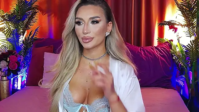 Snapshot of FelyJolie chatting on 03/17/26, 03:59 FelyJolie online show from 03/17/26, 03:59