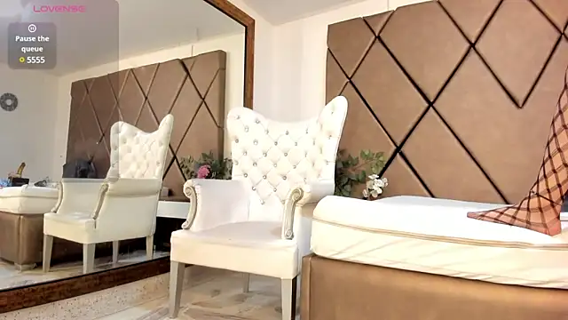 Snapshot of LunitaDiva chatting on 02/11/25, 12:48 LunitaDiva online show from 02/11/25, 12:48