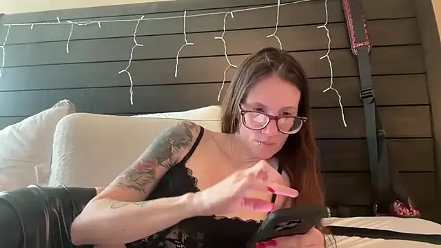 Snapshot of yourstrulylivy69 chatting on 02/27/25, 03:37 yourstrulylivy69 online show from 02/27/25, 03:37
