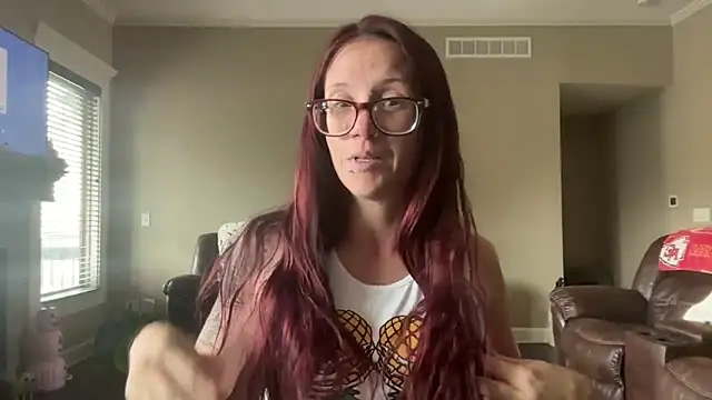 Snapshot of yourstrulylivy69 chatting on 09/16/25, 04:52 yourstrulylivy69 online show from 09/16/25, 04:52
