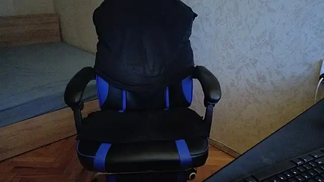 Snapshot of TheFitGiant chatting on 03/03/25, 12:15 TheFitGiant online show from 03/03/25, 12:15