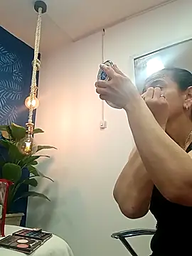 sasi luna online show from 09/18/25, 01:57