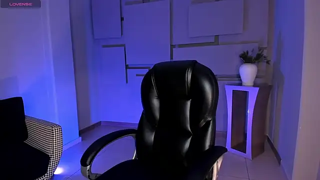 Snapshot of MiaFarrell_ chatting on 11/04/25, 06:07 MiaFarrell online show from 11/04/25, 06:07