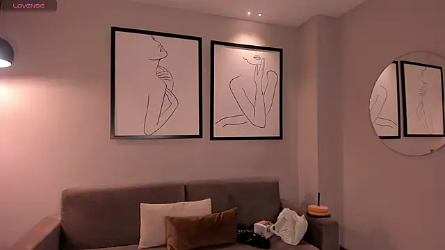 Snapshot of MiaFarrell_ chatting on 11/07/25, 05:57 MiaFarrell online show from 11/07/25, 05:57