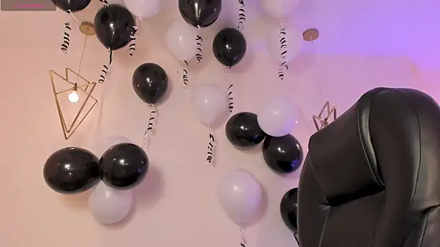 Snapshot of MiaFarrell_ chatting on 11/10/25, 06:29 MiaFarrell online show from 11/10/25, 06:29