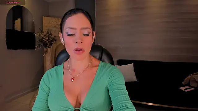 IsabelBornner online show from 06/15/26, 06:32
