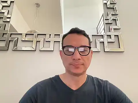 Snapshot of alex_ruiz85 chatting on 01/07/26, 02:30 alex ruiz85 online show from 01/07/26, 02:30