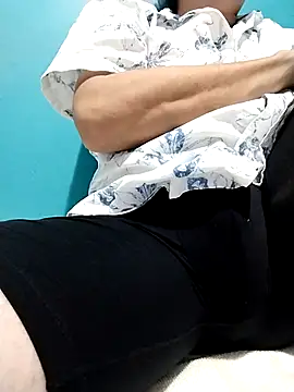 Bombi22 online show from 01/02/25, 04:30