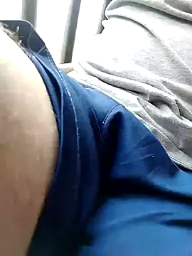 Bombi22 online show from 01/04/25, 03:39