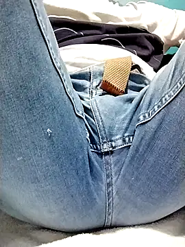 Bombi22 online show from 03/07/25, 02:57