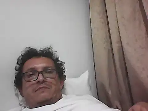 Bombi22 online show from 11/02/25, 06:05