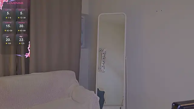 Lana  Cute  online show from 03/17/25, 06:00