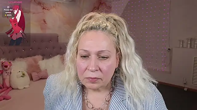 Snapshot of Penelope_Pinky chatting on 02/06/25, 02:26 Penelope Pinky online show from 02/06/25, 02:26